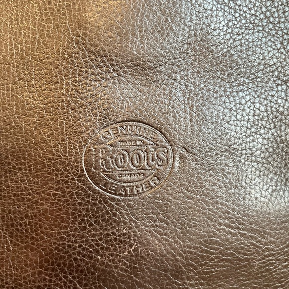 Roots, chocolate brown, genuine leather crossbody purse - Picture 2 of 9
